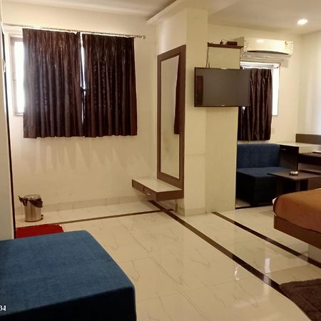 Hotel Saikripa Imperial Daman Ngoại thất bức ảnh