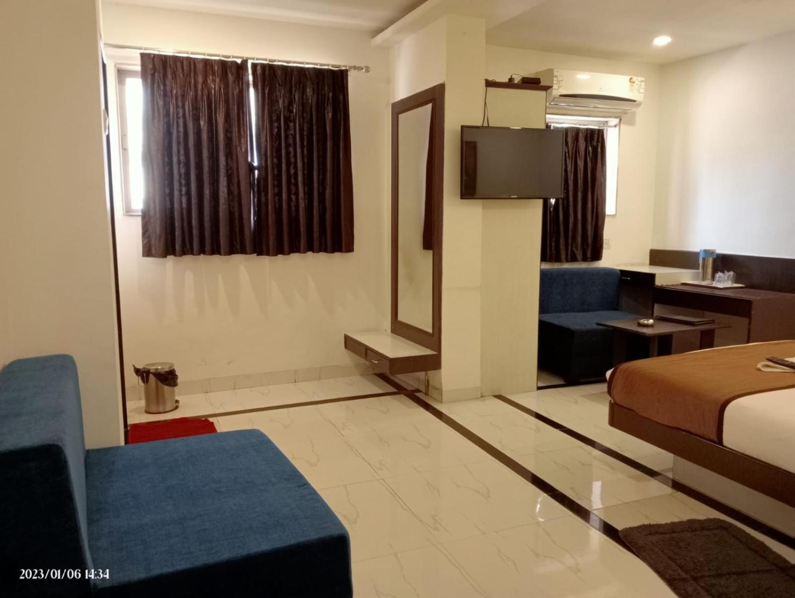 Hotel Saikripa Imperial Daman Ngoại thất bức ảnh