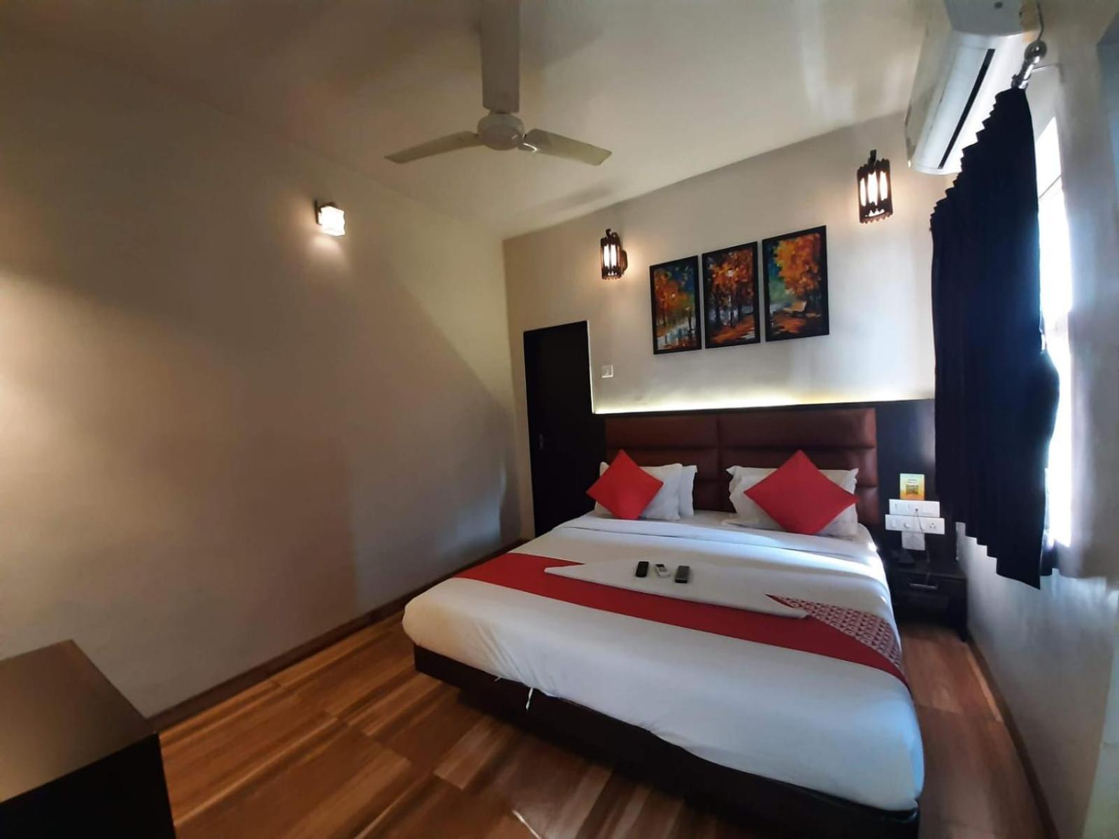 Hotel Saikripa Imperial Daman Ngoại thất bức ảnh