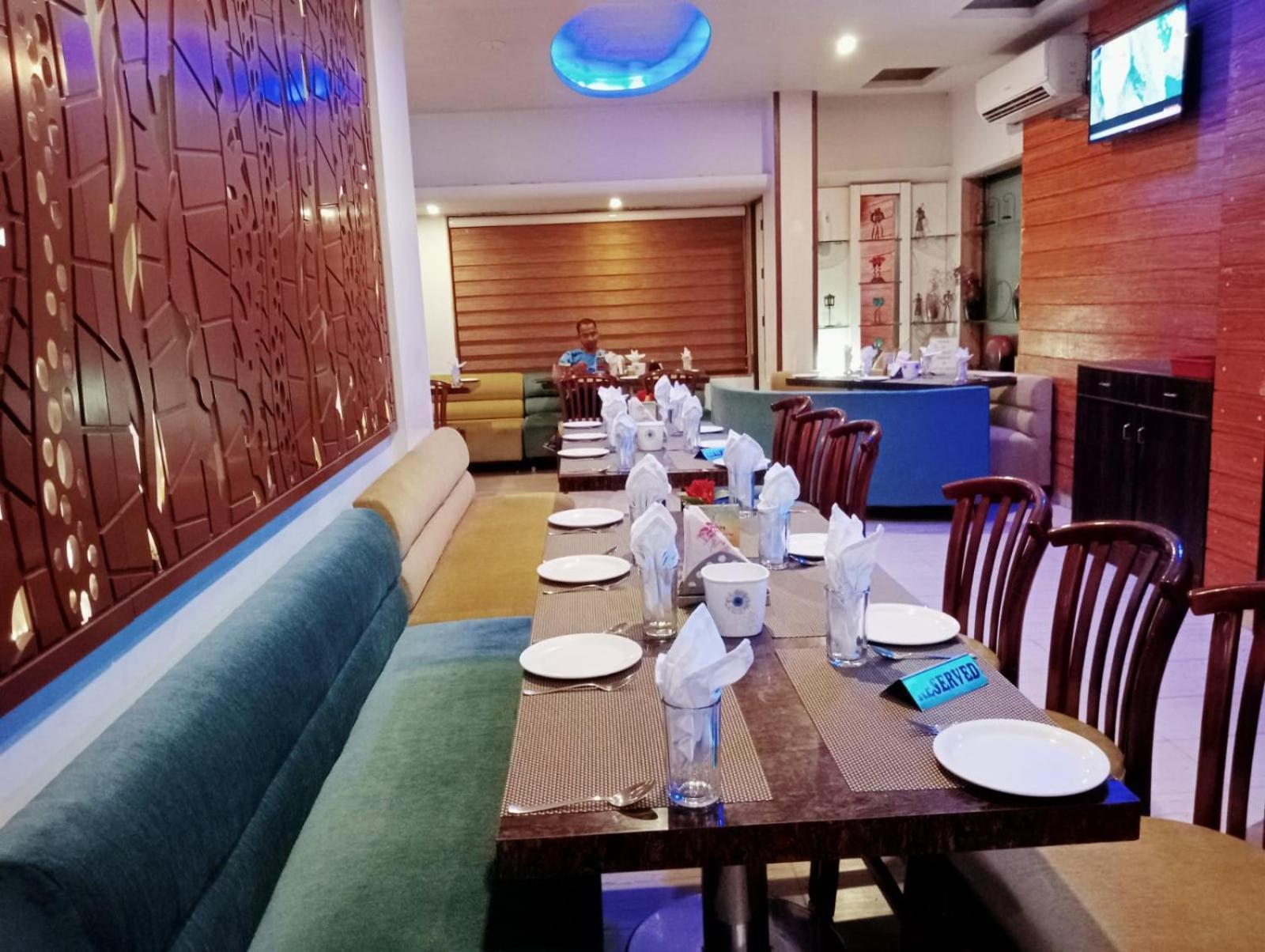 Hotel Saikripa Imperial Daman Ngoại thất bức ảnh