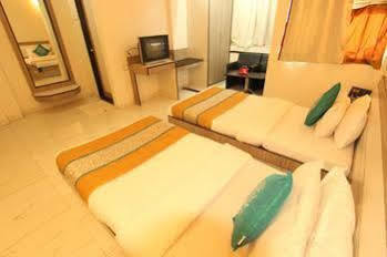 Hotel Saikripa Imperial Daman Ngoại thất bức ảnh
