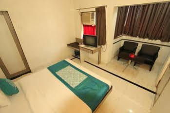 Hotel Saikripa Imperial Daman Ngoại thất bức ảnh